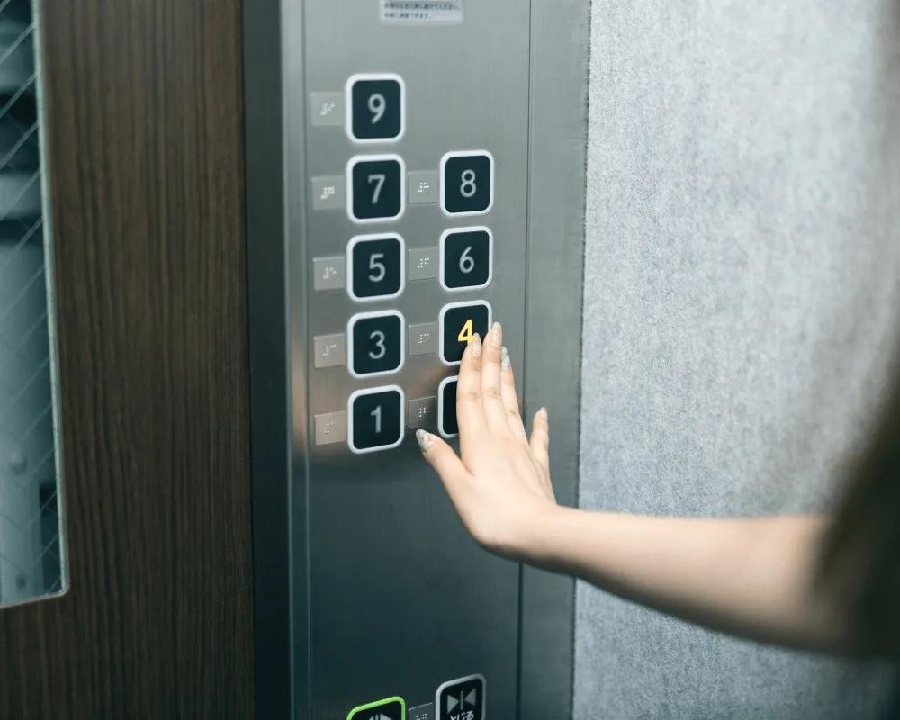 تنظیم قفل درب آسانسور
